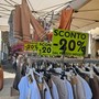 Saldi, Confcommercio: "Continuano a essere un'opportunità". Da oggi scattano i dazi sui pacchi in arrivo dalla Cina Saldi, Confcommercio: "Continuano a essere un'opportunità". Da oggi scattano i dazi sui pacchi in arrivo dalla Cina