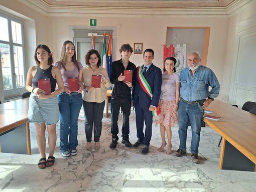 Castelnuovo Belbo: i diciottenni celebrati nel salone comunale Castelnuovo Belbo: i diciottenni celebrati nel salone comunale