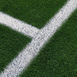 I vantaggi dell'erba sintetica nei campi da calcio moderni