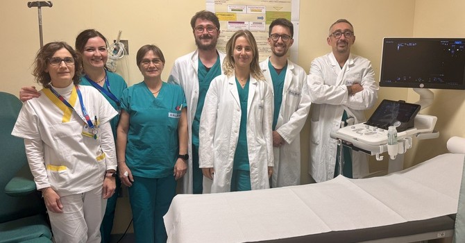 L’equipe di Gastroenterologia. Da sinistra: Ada Tinebra, Alessandra Barrera, Giuseppina Pelissetti, Demis Pitoni, Federica Mediati, Alessandro Adriani e il primario Giovanni Valentini