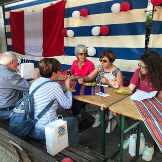 Al Festival dei Popoli &quot;Eat and walk&quot;: la camminata etnogastronomica parte con il piede giusto [FOTO]