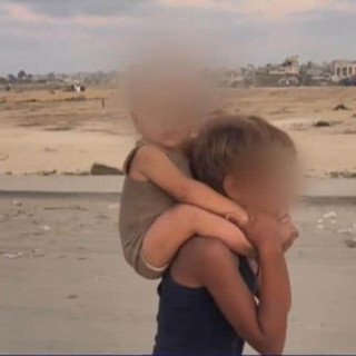 Una delle immagini simbolo dell'esodo da Gaza City