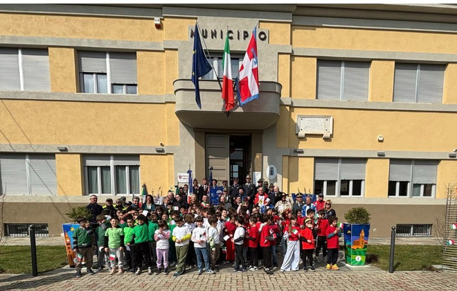 Isola d'Asti festeggia la Giornata dell'Unità Nazionale: storia, musica e una bandiera fatta di bambini