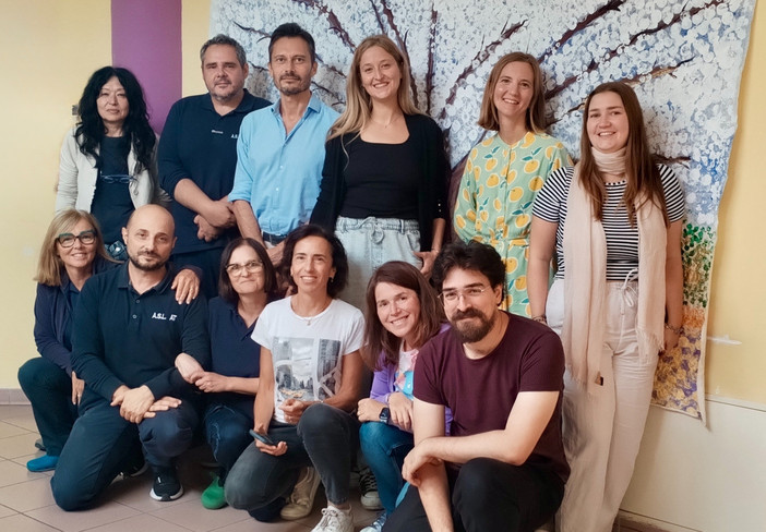 Mara Barcella, direttore del Dipartimento di Salute Mentale della Persona e della Comunità, con parte dell'equipe multiprofessionale al Centro di Salute Mentale in via Scotti, ad Asti Mara Barcella, direttore del Dipartimento di Salute Mentale della Persona e della Comunità, con parte dell'equipe multiprofessionale al Centro di Salute Mentale in via Scotti, ad Asti