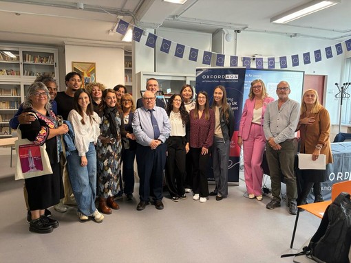 La Voce.. delle Scuole: Liceo "Vercelli" al centro della formazione internazionale OxfordAQA di docenti e studenti La Voce.. delle Scuole: Liceo "Vercelli" al centro della formazione internazionale OxfordAQA di docenti e studenti