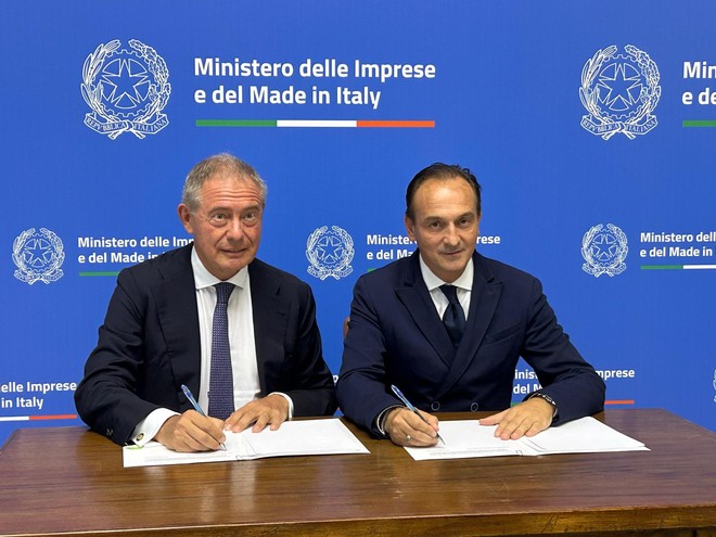Un'immagine d'archivio del ministro Urso con il presidente della Regione Piemonte Alberto Cirio