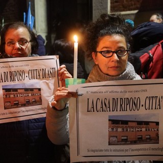 Un momento della fiaccolata organizzata in occasione della chiusura del Maina (merfephoto)