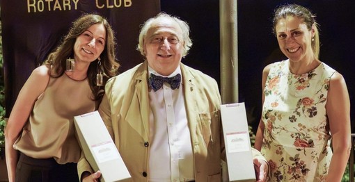Il presidente Renzo Gai con Clara Ferretti (a sin.) e Carmen Giuffrida
