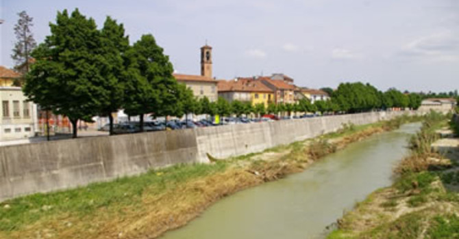 Uno scorcio del Belbo a Nizza Monferrato