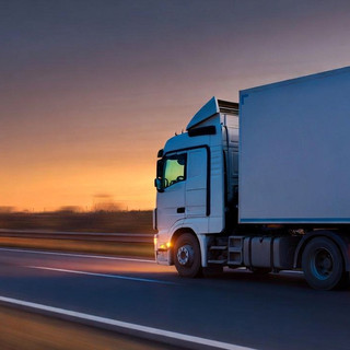 Autotrasporto in ginocchio: il gasolio oltre i 2 euro, costi alle stelle per le imprese