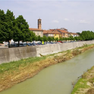 Uno scorcio del Belbo a Nizza Monferrato
