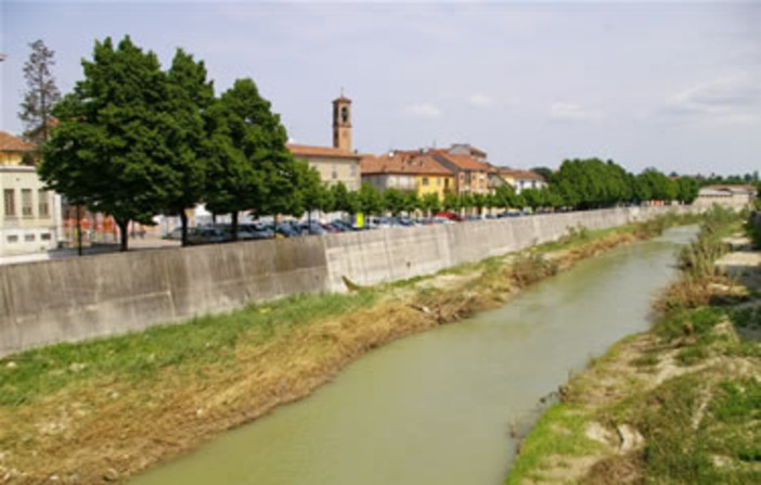 Uno scorcio del Belbo a Nizza Monferrato