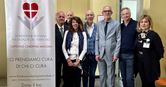 Nella foto foto, al centro, il prof. Marco Scaglione, direttore della Struttura complessa di Cardiologia all’Asl di Asti, con la presidente della Fondazione Astigiana per la Salute del Territorio, Luisa Amalberto, il consigliere della Fondazione Vincenzo Sorisio, il cardiologo Domenico Caponi, insieme a loro Ezio Mosso, direttore della Fondazione Ezio Mosso con due rappresentanti del gruppo volontari