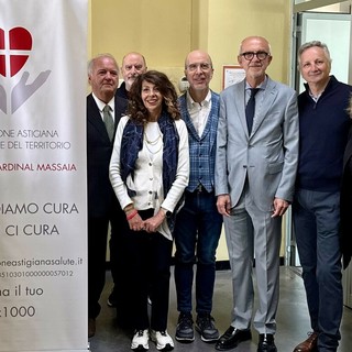 Nella foto foto, al centro, il prof. Marco Scaglione, direttore della Struttura complessa di Cardiologia all’Asl di Asti, con la presidente della Fondazione Astigiana per la Salute del Territorio, Luisa Amalberto, il consigliere della Fondazione Vincenzo Sorisio, il cardiologo Domenico Caponi, insieme a loro Ezio Mosso, direttore della Fondazione Ezio Mosso con due rappresentanti del gruppo volontari