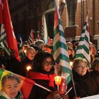 La fiaccolata organizzata dai sindacati in occasione della chiusura della struttura (merphefoto)