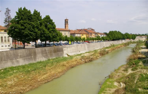 Uno scorcio del Belbo a Nizza Monferrato
