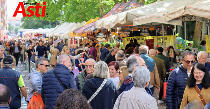 E' il giorno della Carolingia: il centro di Asti cambia volto tra shopping e divertimento