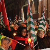 La fiaccolata organizzata dai sindacati in occasione della chiusura della struttura (merphefoto)