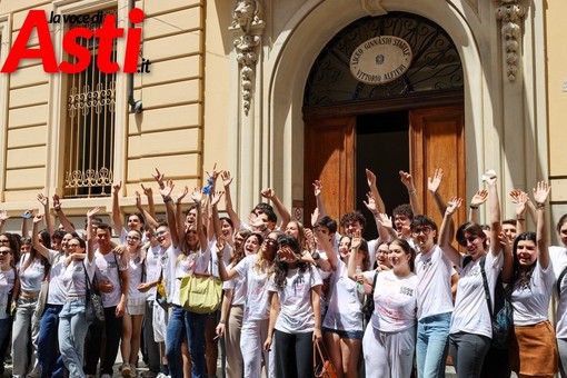 Immagine dell'ultimo giorno di scuola all'Alfieri di Asti (MerfePhoto) Immagine dell'ultimo giorno di scuola all'Alfieri di Asti (MerfePhoto)