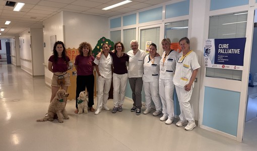 Mia, Gummy e Chico, i cani coinvolti nel progetto di Pet Therapy, nell'ambulatorio di Cure Palliative del Cardinal Massaia insieme all'equipe Asl AT e agli operatori dell'associazione di CONteSTO APS Mia, Gummy e Chico, i cani coinvolti nel progetto di Pet Therapy, nell'ambulatorio di Cure Palliative del Cardinal Massaia insieme all'equipe Asl AT e agli operatori dell'associazione di CONteSTO APS