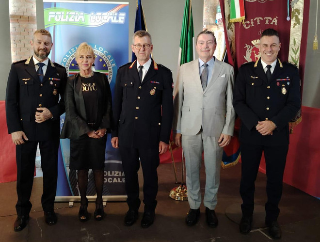 Da sinistra: Gianni Franchino (comandante Giaveno), Fiorella Passerini (vicecomandante Rovereto),  Silvano Sillano (comandante Nizza Monferrato), Roberto Benigni (Comando Numana), Lorenzo Nesto (vicecomandante Nizza Monferrato)