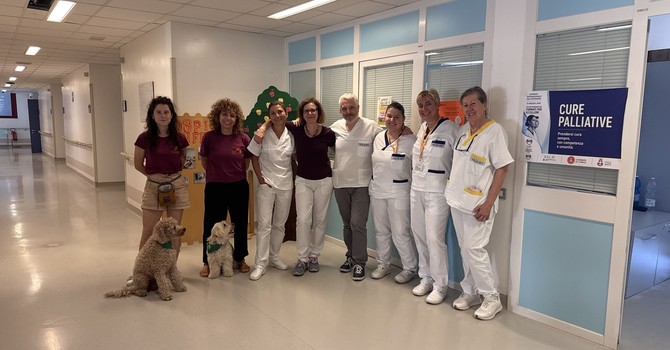 Mia, Gummy e Chico, i cani coinvolti nel progetto di Pet Therapy, nell'ambulatorio di Cure Palliative del Cardinal Massaia insieme all'equipe Asl AT e agli operatori dell'associazione di CONteSTO APS Mia, Gummy e Chico, i cani coinvolti nel progetto di Pet Therapy, nell'ambulatorio di Cure Palliative del Cardinal Massaia insieme all'equipe Asl AT e agli operatori dell'associazione di CONteSTO APS