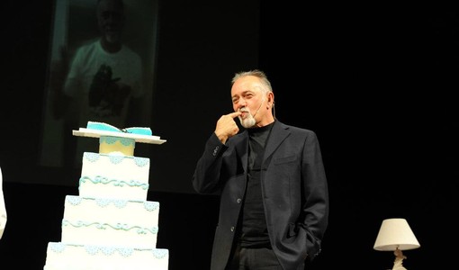 Giorgio Faletti ritratto in occasione di una serata in suo onore al Teatro Alfieri Giorgio Faletti ritratto in occasione di una serata in suo onore al Teatro Alfieri