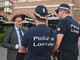 L'assessore con alcuni rappresentanti della polizia locale (foto di archivio)