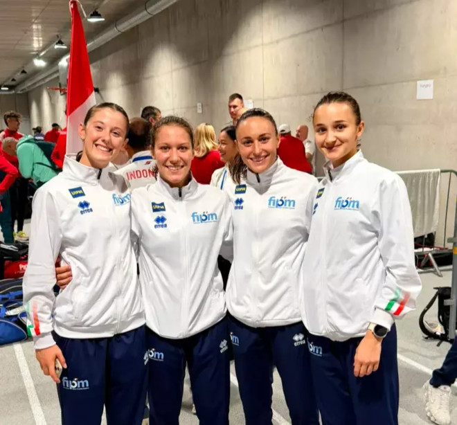 Annachiara Allara (prima da sinistra) con le sue compagne di squadra Annachiara Allara (prima da sinistra) con le sue compagne di squadra