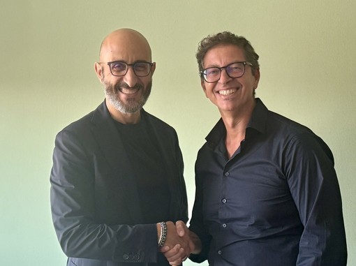 Il direttore generale dell'Asl AT Giovanni Gorgoni con il dottor Marco Cannì, responsabile della Struttura semplice dipartimentale di Chirurgia Mammo Pelvica Il direttore generale dell'Asl AT Giovanni Gorgoni con il dottor Marco Cannì, responsabile della Struttura semplice dipartimentale di Chirurgia Mammo Pelvica