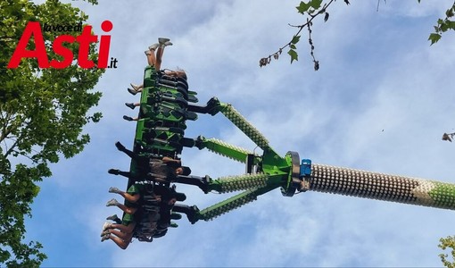 Ultimo giro sulle giostre in piazza Campo del Palio per il luna park di San Secondo Ultimo giro sulle giostre in piazza Campo del Palio per il luna park di San Secondo