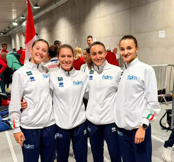 Annachiara Allara (prima da sinistra) con le sue compagne di squadra Annachiara Allara (prima da sinistra) con le sue compagne di squadra