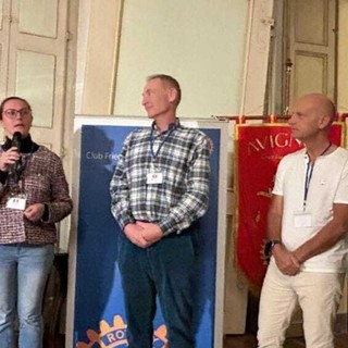 Giulia Gai e Renzo Gai (primo a destra) con i tre presidenti dei Rotary Club gemelli