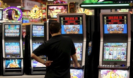 Gioco d’azzardo, il Piemonte spende miliardi e paga il conto in termini di salute e sicurezza
