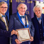 Il governatore Gentile, il presidente Gai e il past governatore Montalcini con la  targa del Presidente del Rotary International per i 75 anni del sodalizio astigiano