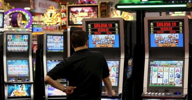 Gioco d’azzardo, il Piemonte spende miliardi e paga il conto in termini di salute e sicurezza