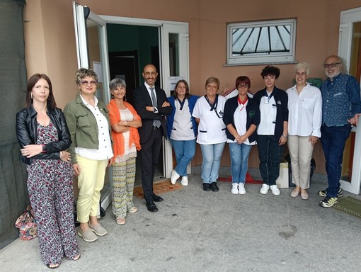 L’inaugurazione dell’Ambulatorio di Viarigi. Al centro il Direttore generale dell’Asl AT, Giovanni Gorgoni, il Sindaco Francesca Ferraris con il consigliere con delega alla Salute Vincenzo Garlando (a destra), la Direttrice del Distretto Asl AT, Elena Tamietti, Tiziana Bruno e Chiara Boero del DIPSA (Direzione delle Professioni Sanitarie), la coordinatrice infermieristica, Silvia Di Leo, e le infermiere del territorio Patrizia Cerrato, Milena Cortese e Sabrina Gatti