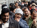 Migranti in fila per il permesso di soggiorno
