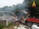 Vanno a fuoco i rifiuti in un deposito in corso Savona, intervento dei pompieri