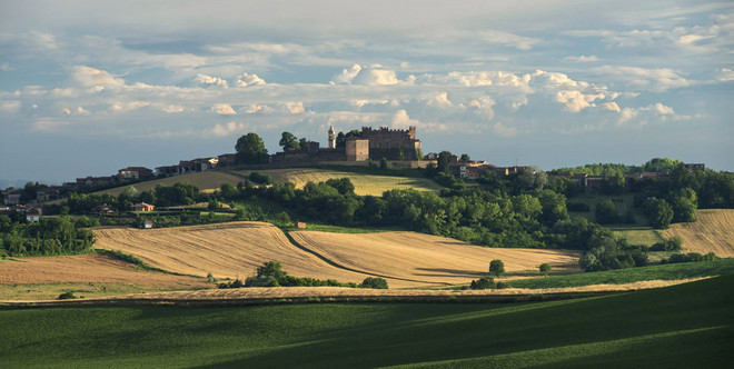 Castello di Montemagno ripreso da Enzo Isaia