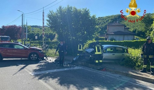 Scontro frontale a Castagnole delle Lanze: due i feriti sulla SP23 Scontro frontale a Castagnole delle Lanze: due i feriti sulla SP23