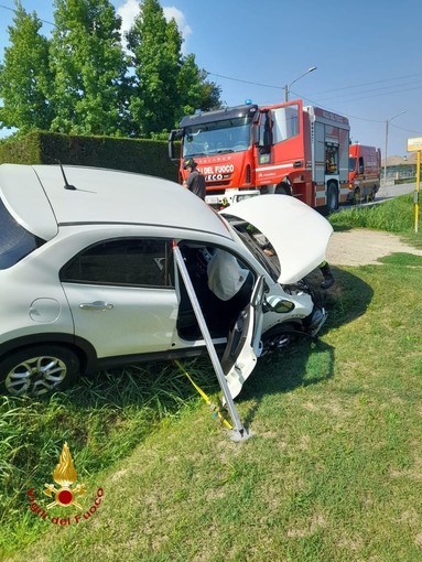 Incidente stradale a Vaglierano: auto esce di strada