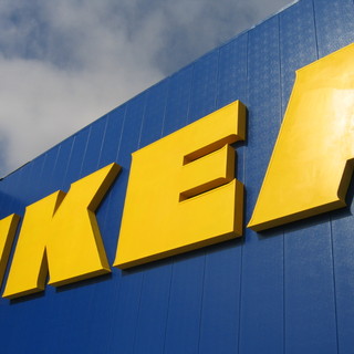 Ikea richiama alcuni lotti di specchi per prevenirne la possibile caduta