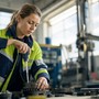 Abbigliamento da lavoro femminile: comfort, sicurezza e vestibilità al centro della scelta