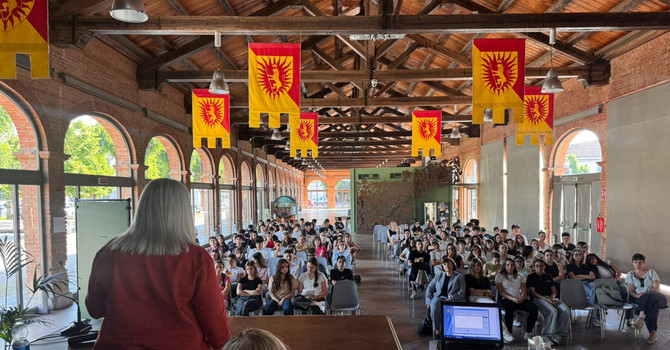La platea degli studenti del Pellati, al Foro Boario di Nizza, per l'incontro promosso da Lilt e Asl AT La platea degli studenti del Pellati, al Foro Boario di Nizza, per l'incontro promosso da Lilt e Asl AT