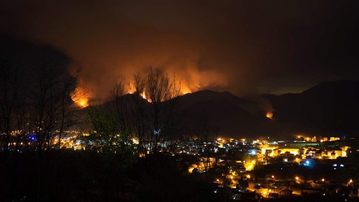 Giorni di &quot;fuoco&quot; in Piemonte. Si lotta contro gli incendi boschivi