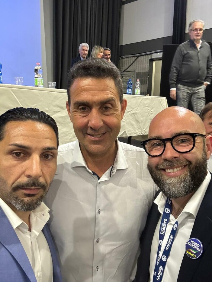 Michele Iannotta, primo a sinistra Michele Iannotta, primo a sinistra