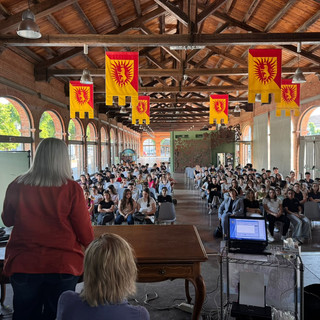 La platea degli studenti del Pellati, al Foro Boario di Nizza, per l'incontro promosso da Lilt e Asl AT