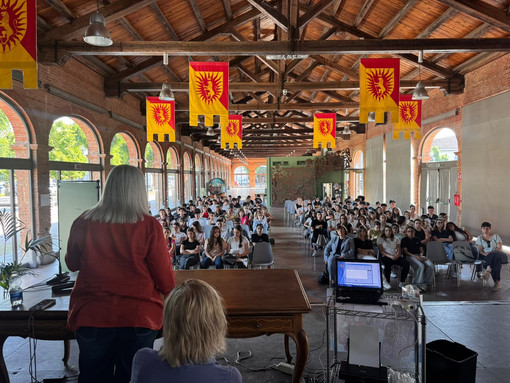 La platea degli studenti del Pellati, al Foro Boario di Nizza, per l'incontro promosso da Lilt e Asl AT La platea degli studenti del Pellati, al Foro Boario di Nizza, per l'incontro promosso da Lilt e Asl AT