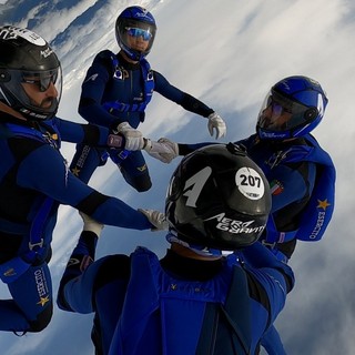 Il sergente astigiano Alessandro Binello è argento agli europei di paracadutismo acrobatico [FOTO E VIDEO]